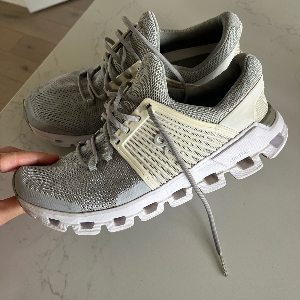 Women’s On Cloudswift size 8